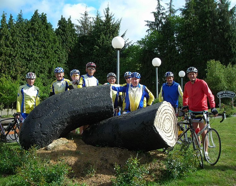 2011-05-12 03 Guemene On fait les andouilles.JPG